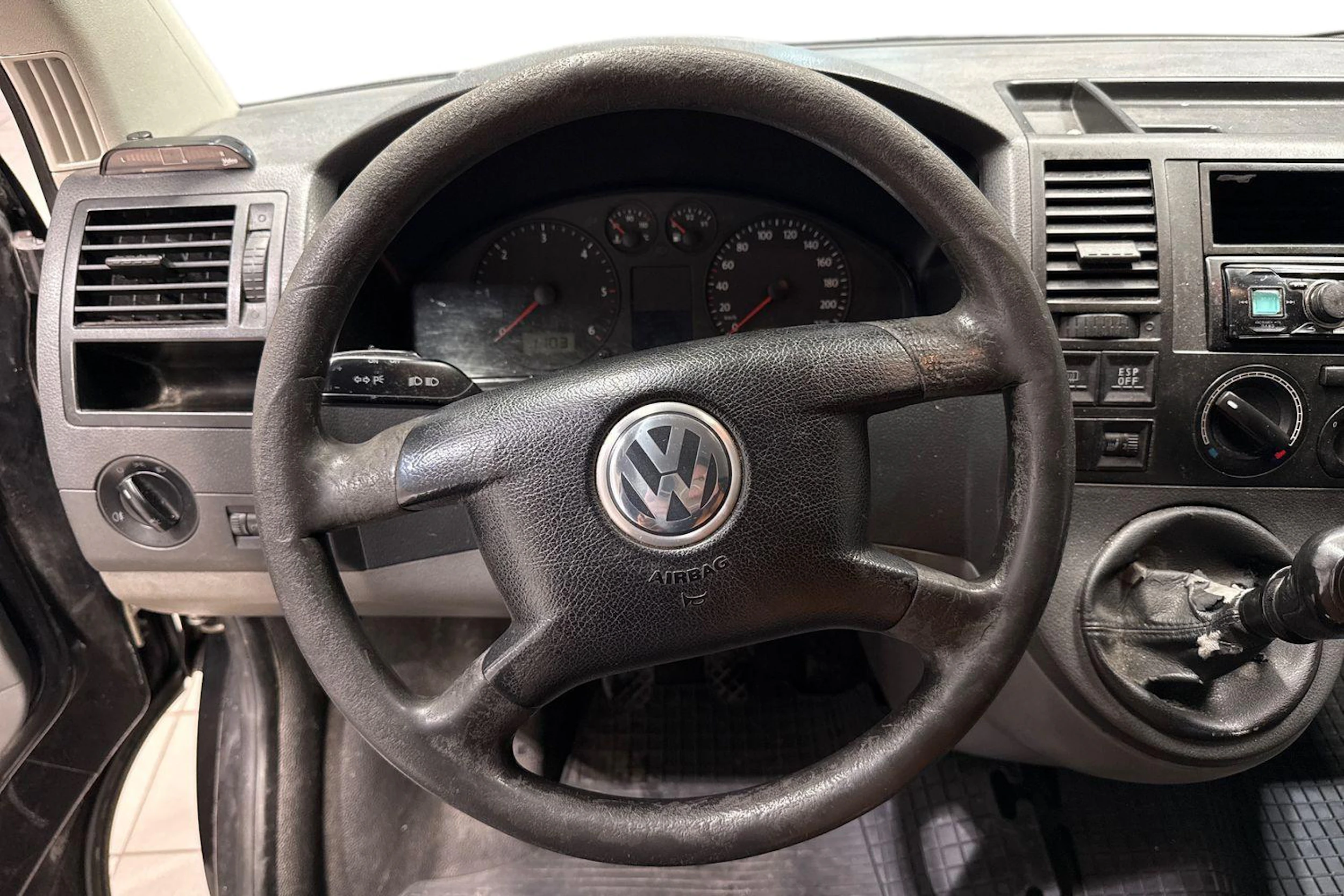 Musta Volkswagen Transporter umpipak. 2007 kuva 9.