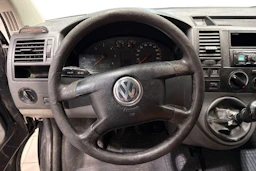 Musta Volkswagen Transporter umpipak. 2007 kuva 9.