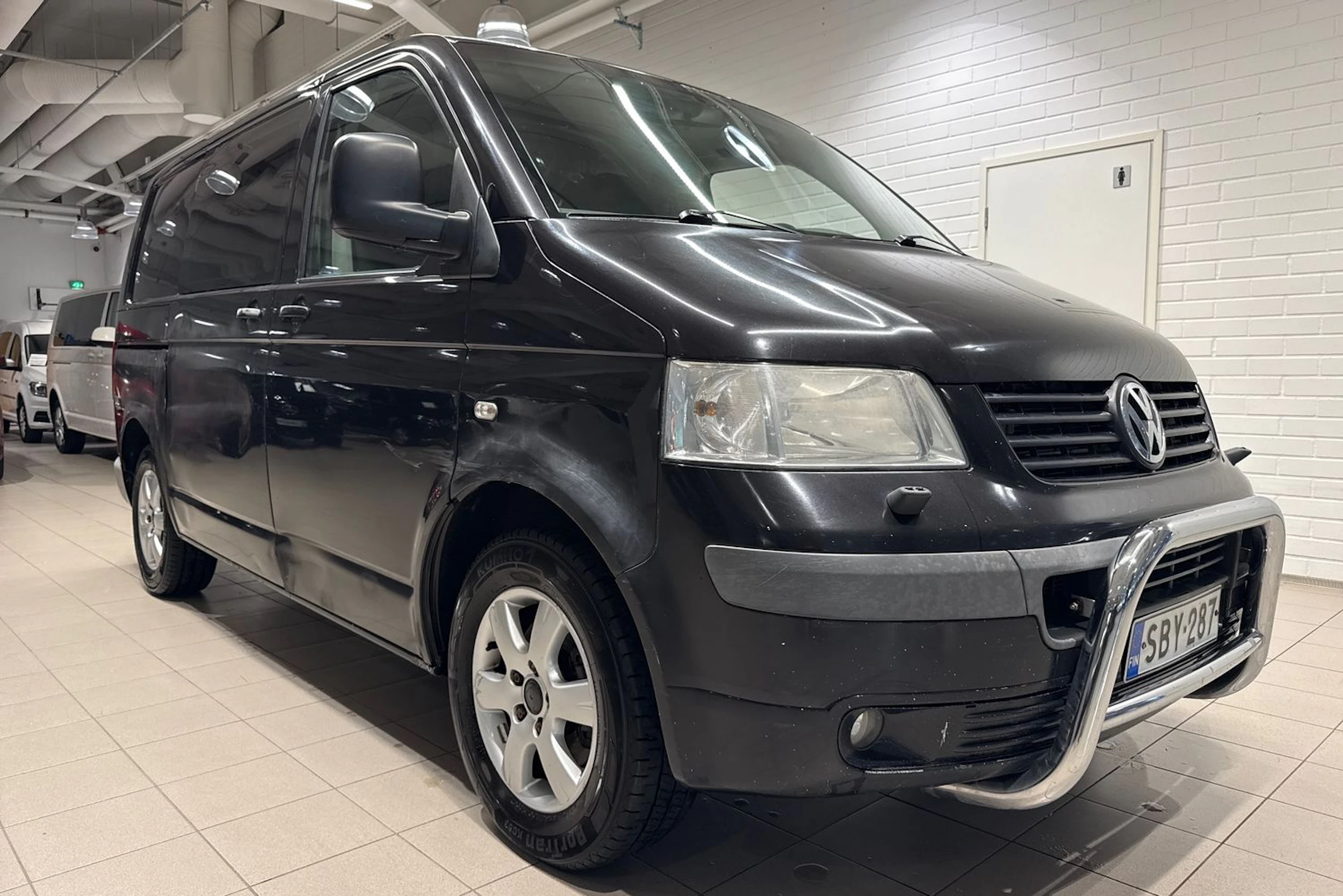 Musta Volkswagen Transporter umpipak. 2007 kuva 17.
