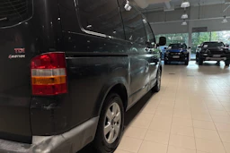 Musta Volkswagen Transporter umpipak. 2007 kuva 23.