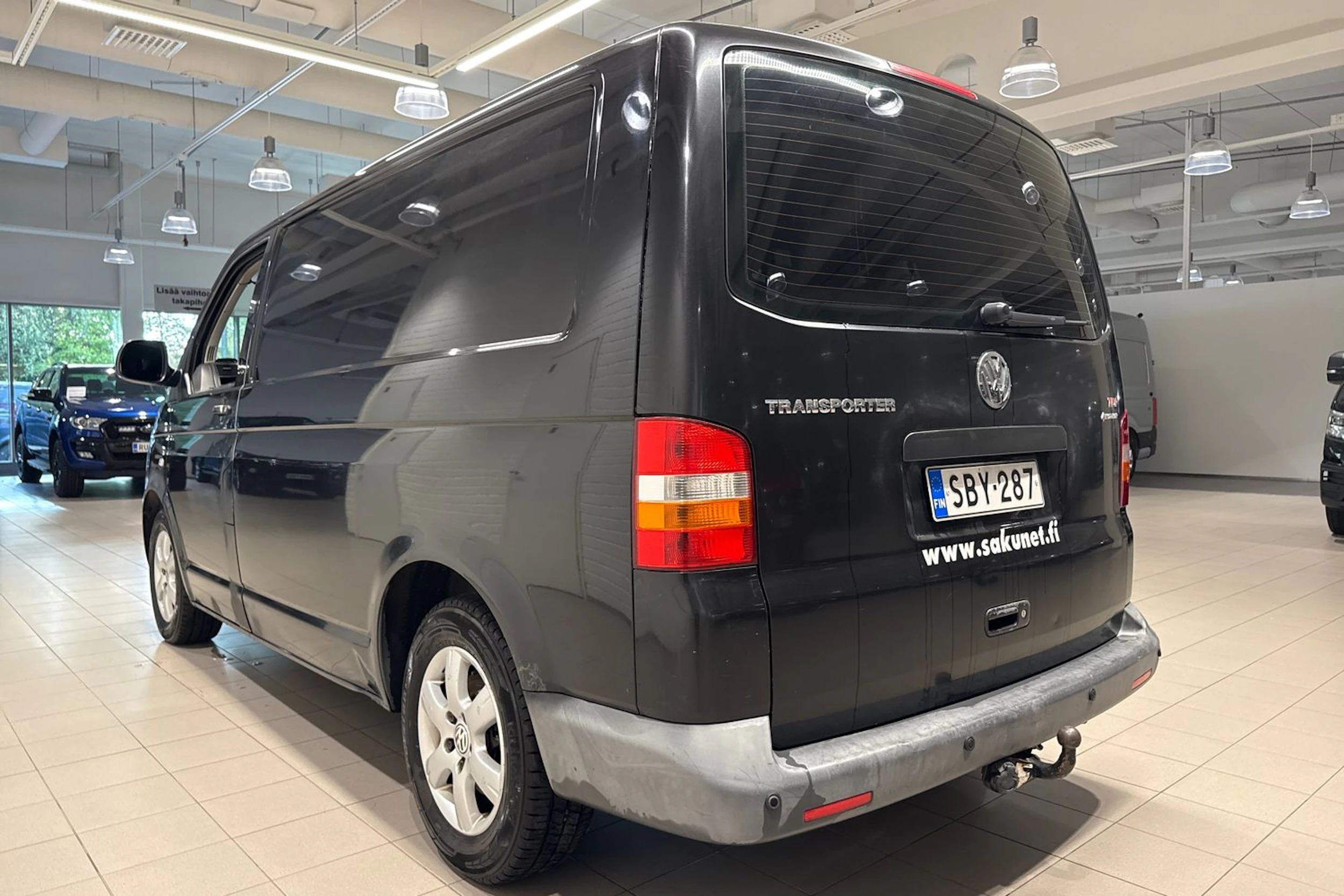 Musta Volkswagen Transporter umpipak. 2007 kuva 25.