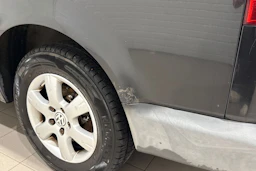 Musta Volkswagen Transporter umpipak. 2007 kuva 26.