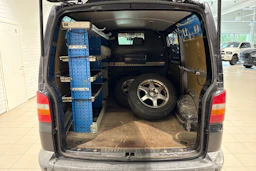 Musta Volkswagen Transporter umpipak. 2007 kuva 28.