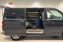 Musta Volkswagen Transporter umpipak. 2007 kuva 30.