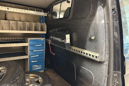 Musta Volkswagen Transporter umpipak. 2007 kuva 32.
