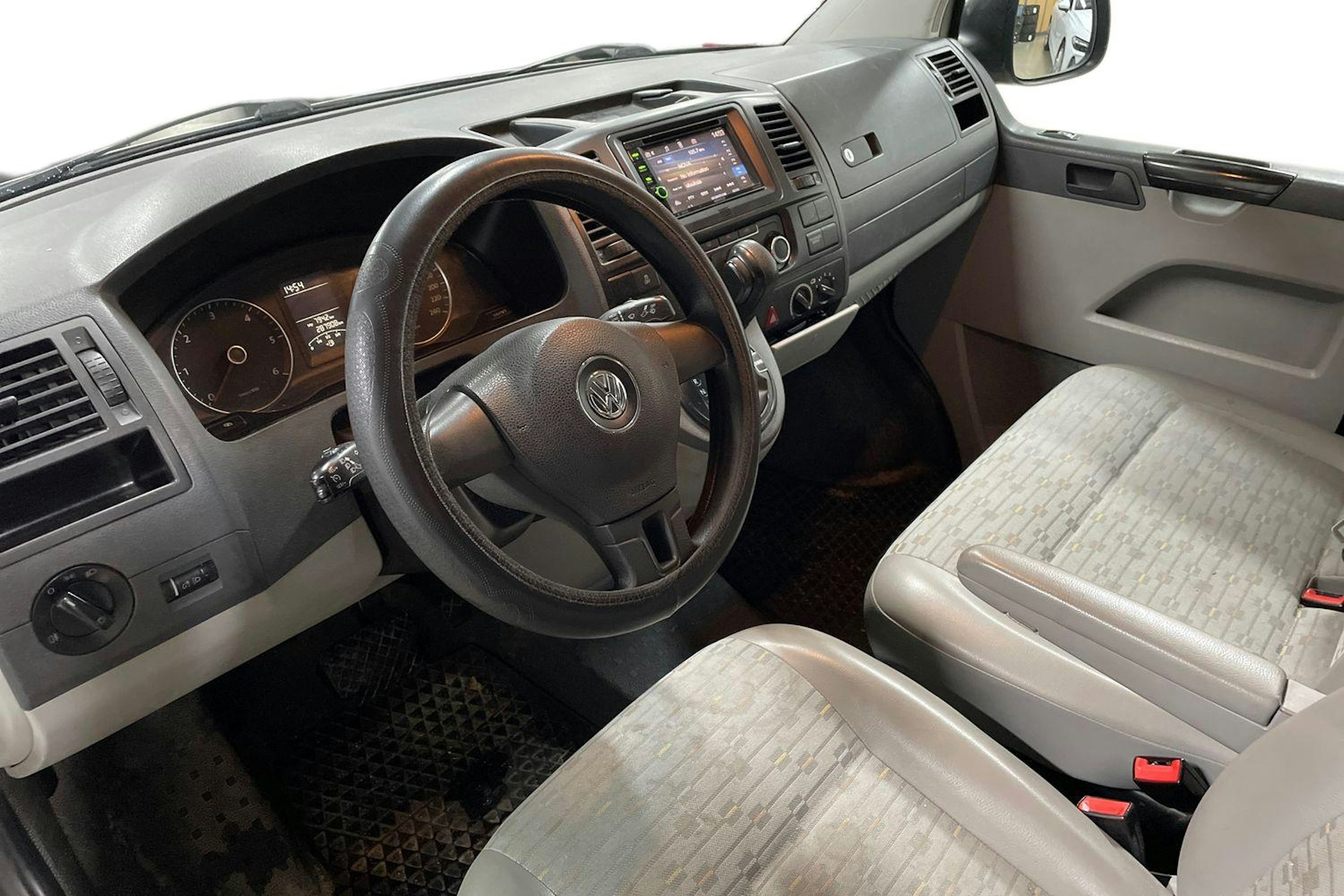 Ruskea (beige) Volkswagen Transporter umpipak. 2011 kuva 8.