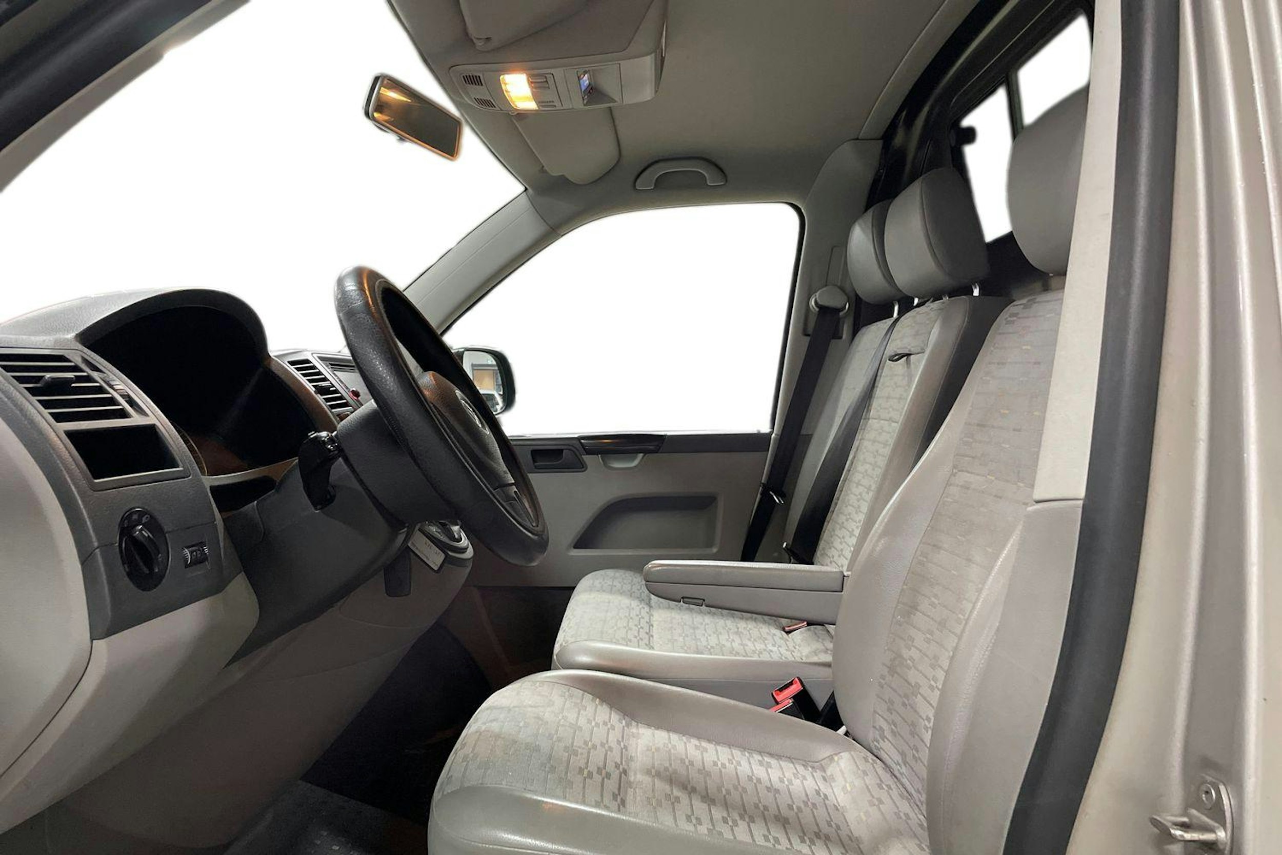 Ruskea (beige) Volkswagen Transporter umpipak. 2011 kuva 9.