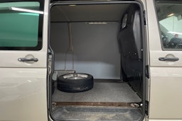 Ruskea (beige) Volkswagen Transporter umpipak. 2011 kuva 15.