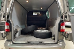 Ruskea (beige) Volkswagen Transporter umpipak. 2011 kuva 16.