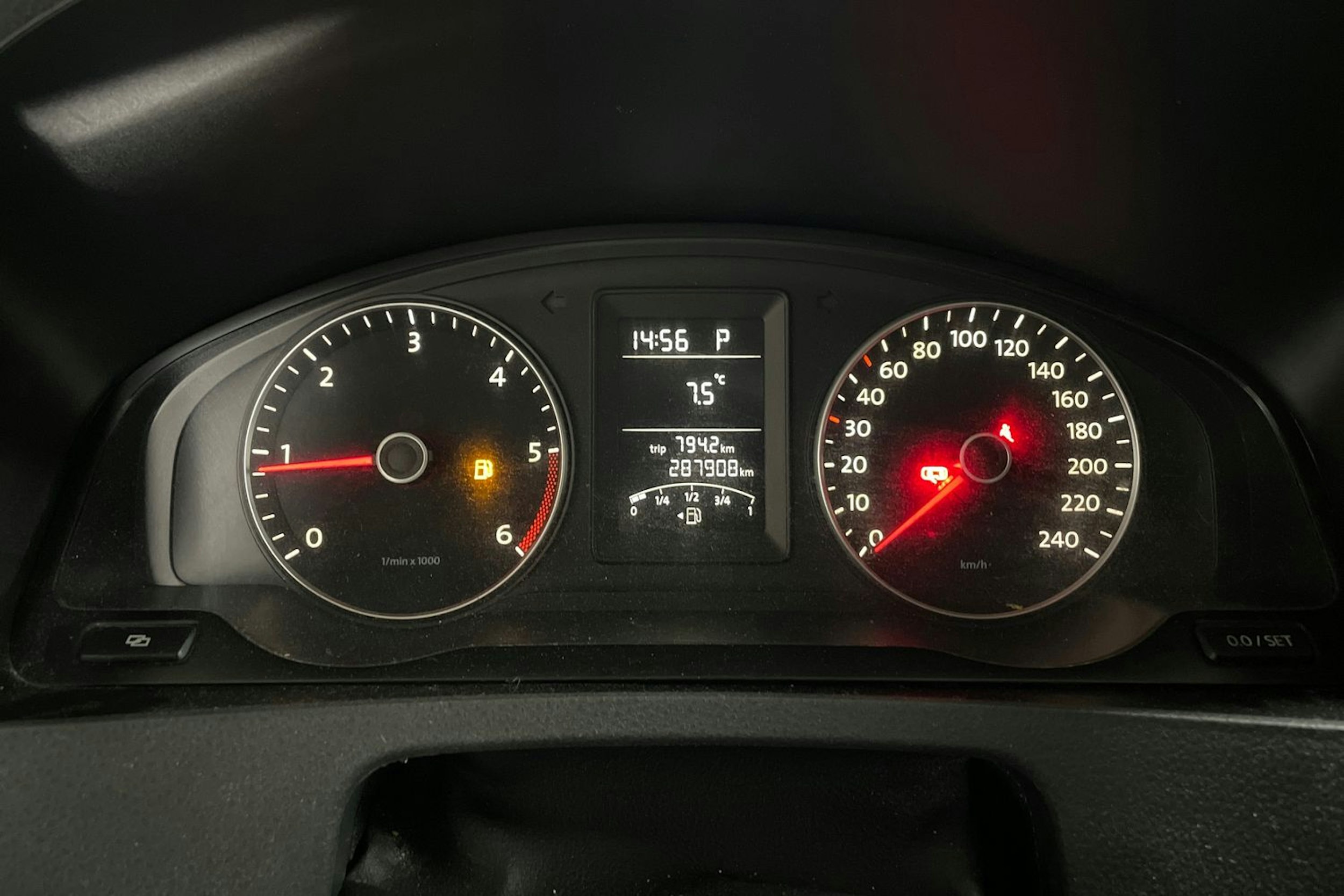 Ruskea (beige) Volkswagen Transporter umpipak. 2011 kuva 17.