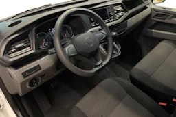 valkoinen Volkswagen Transporter 2024 kuva 8.
