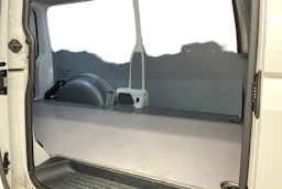 valkoinen Volkswagen Transporter 2024 kuva 11.
