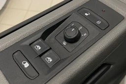 valkoinen Volkswagen Transporter 2024 kuva 15.