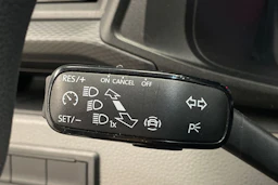 valkoinen Volkswagen Transporter 2024 kuva 17.