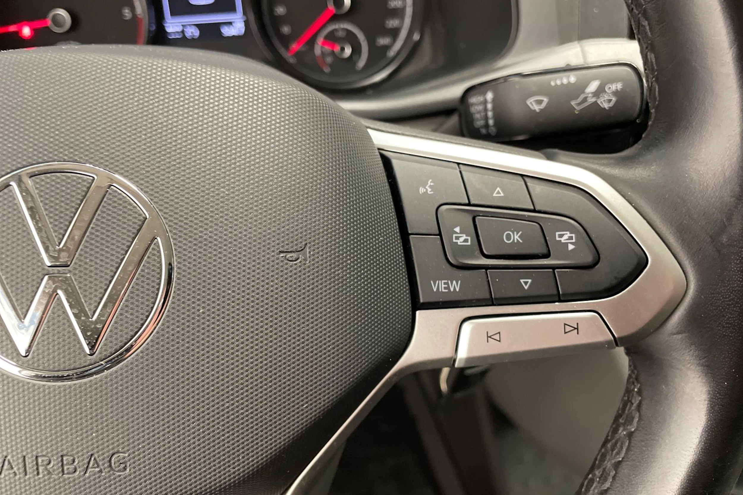 valkoinen Volkswagen Transporter umpipake 2024 kuva 17.