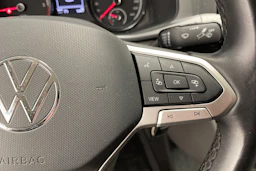 valkoinen Volkswagen Transporter umpipake 2024 kuva 17.