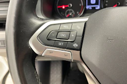 valkoinen Volkswagen Transporter umpipake 2024 kuva 18.