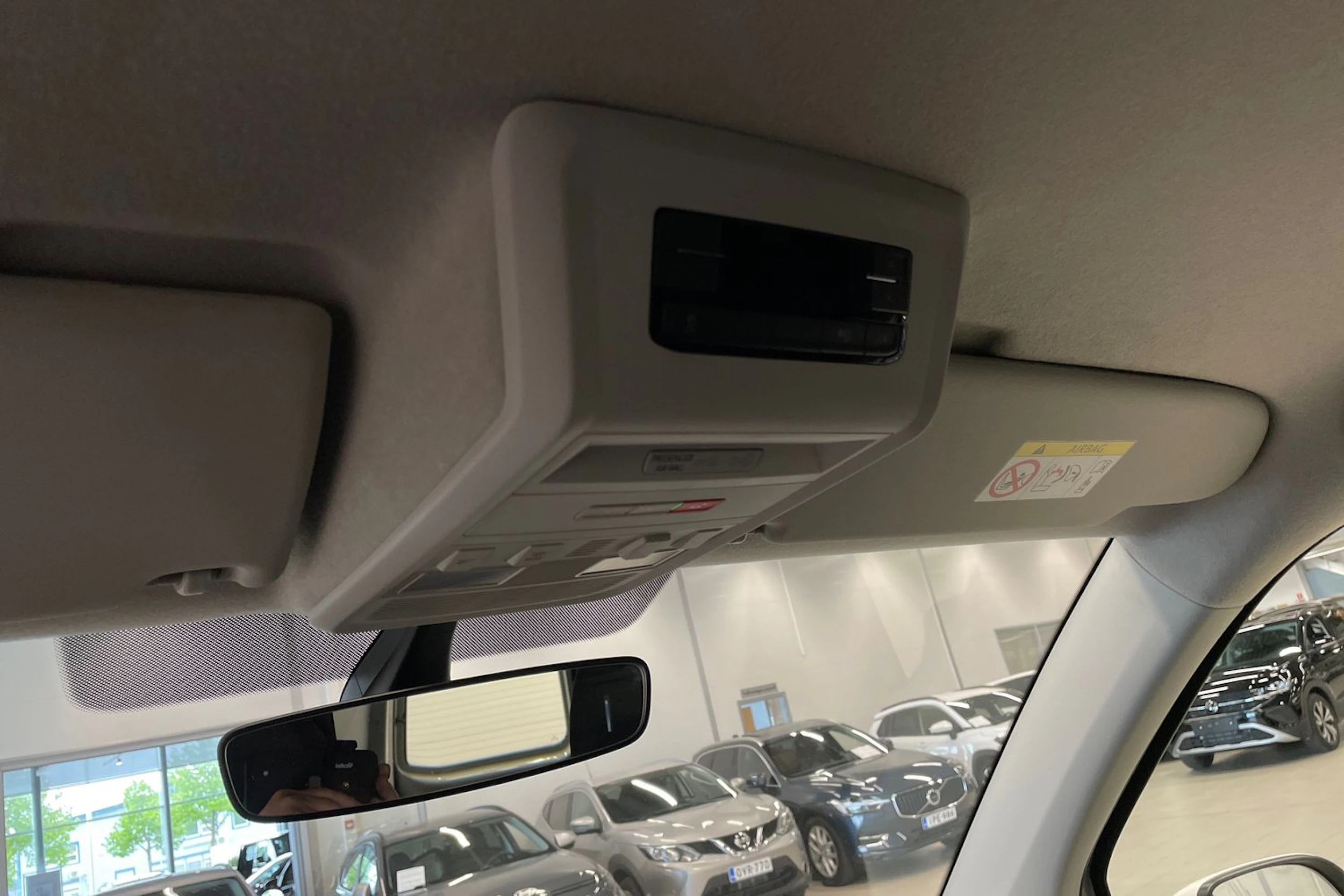 valkoinen Volkswagen Transporter umpipake 2024 kuva 22.