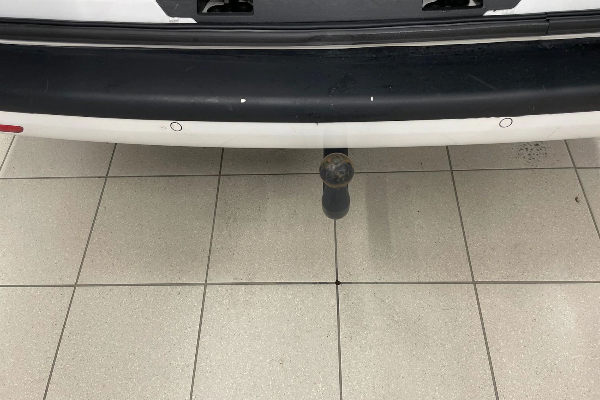 valkoinen Volkswagen Transporter umpipake 2024 kuva 24.