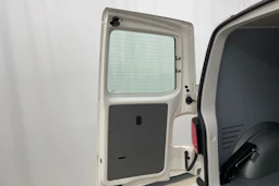 valkoinen Volkswagen Transporter umpipake 2024 kuva 25.