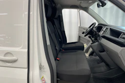 valkoinen Volkswagen Transporter umpipake 2024 kuva 28.