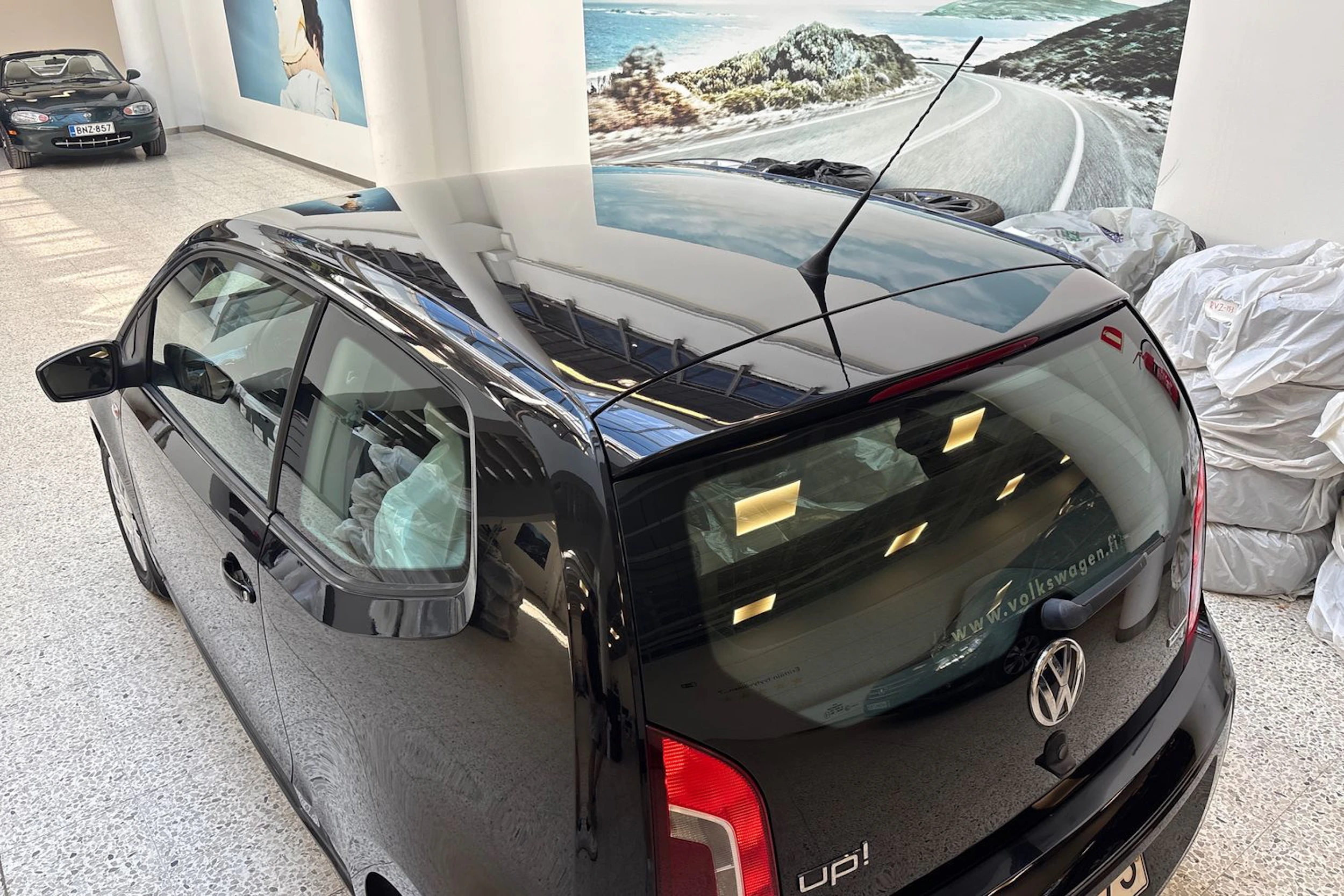 Musta Volkswagen up! 2012 kuva 11.