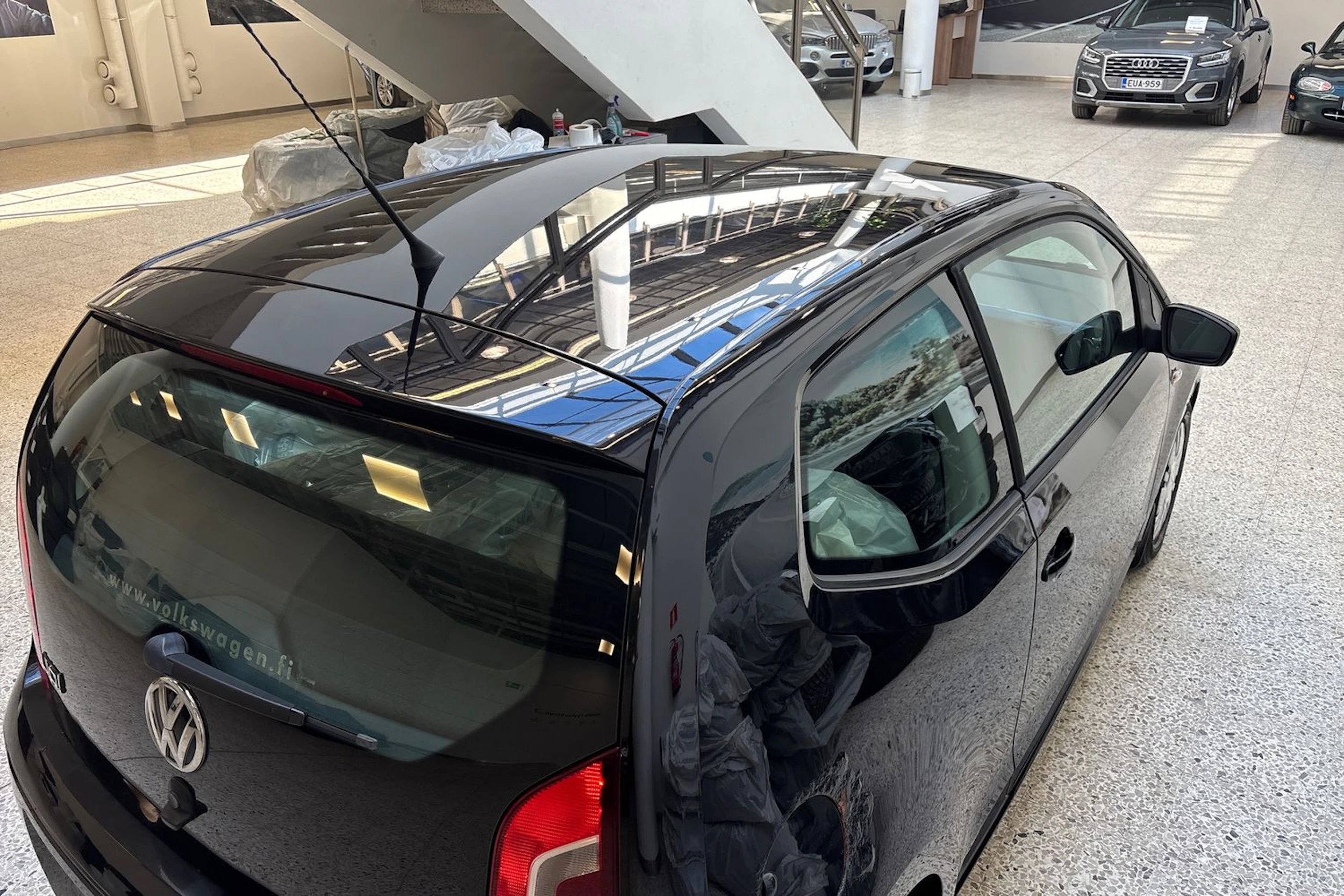Musta Volkswagen up! 2012 kuva 13.