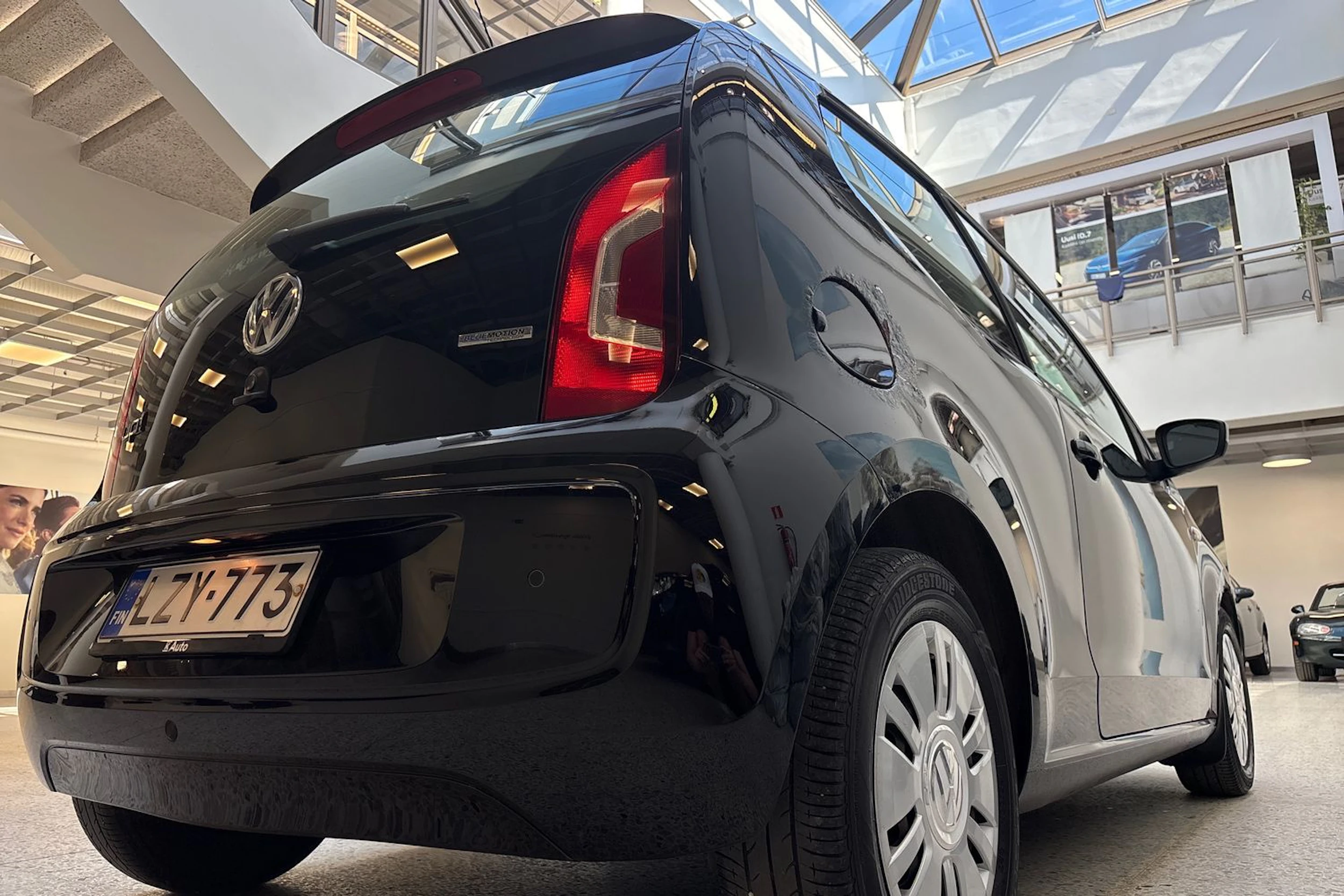 Musta Volkswagen up! 2012 kuva 14.
