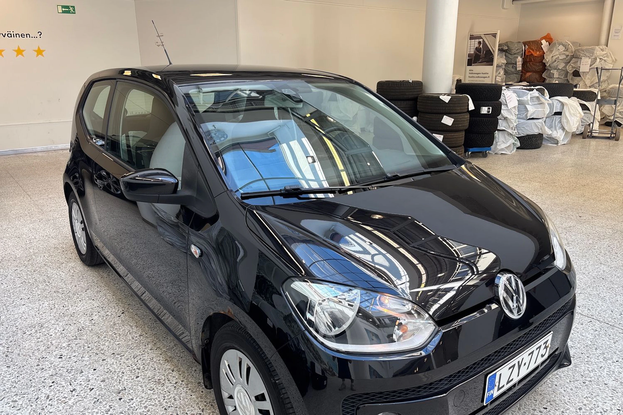 Musta Volkswagen up! 2012 kuva 15.