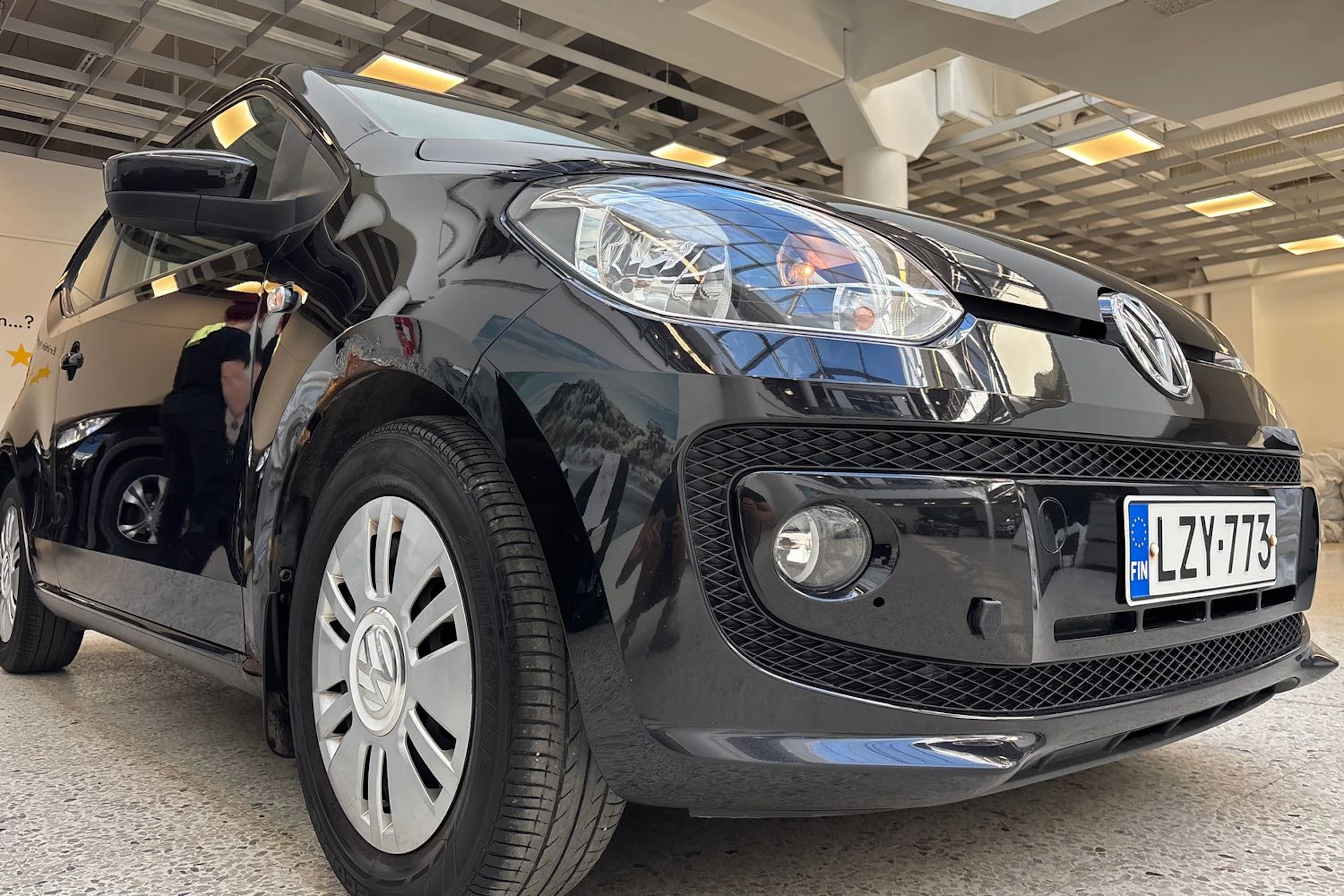Musta Volkswagen up! 2012 kuva 16.