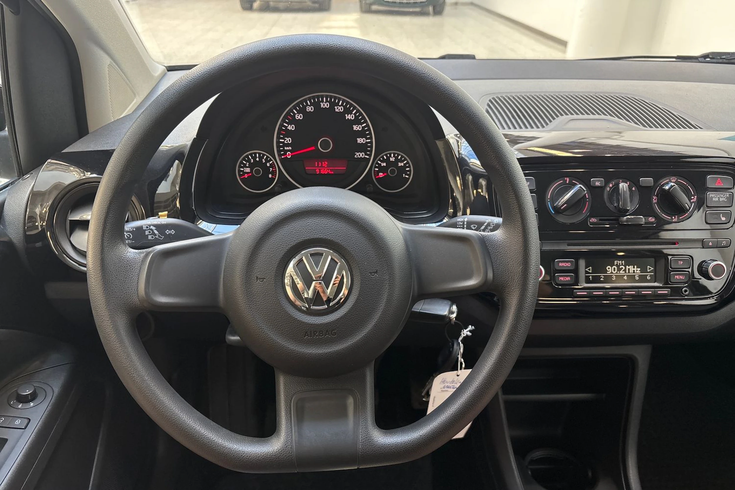 Musta Volkswagen up! 2012 kuva 23.