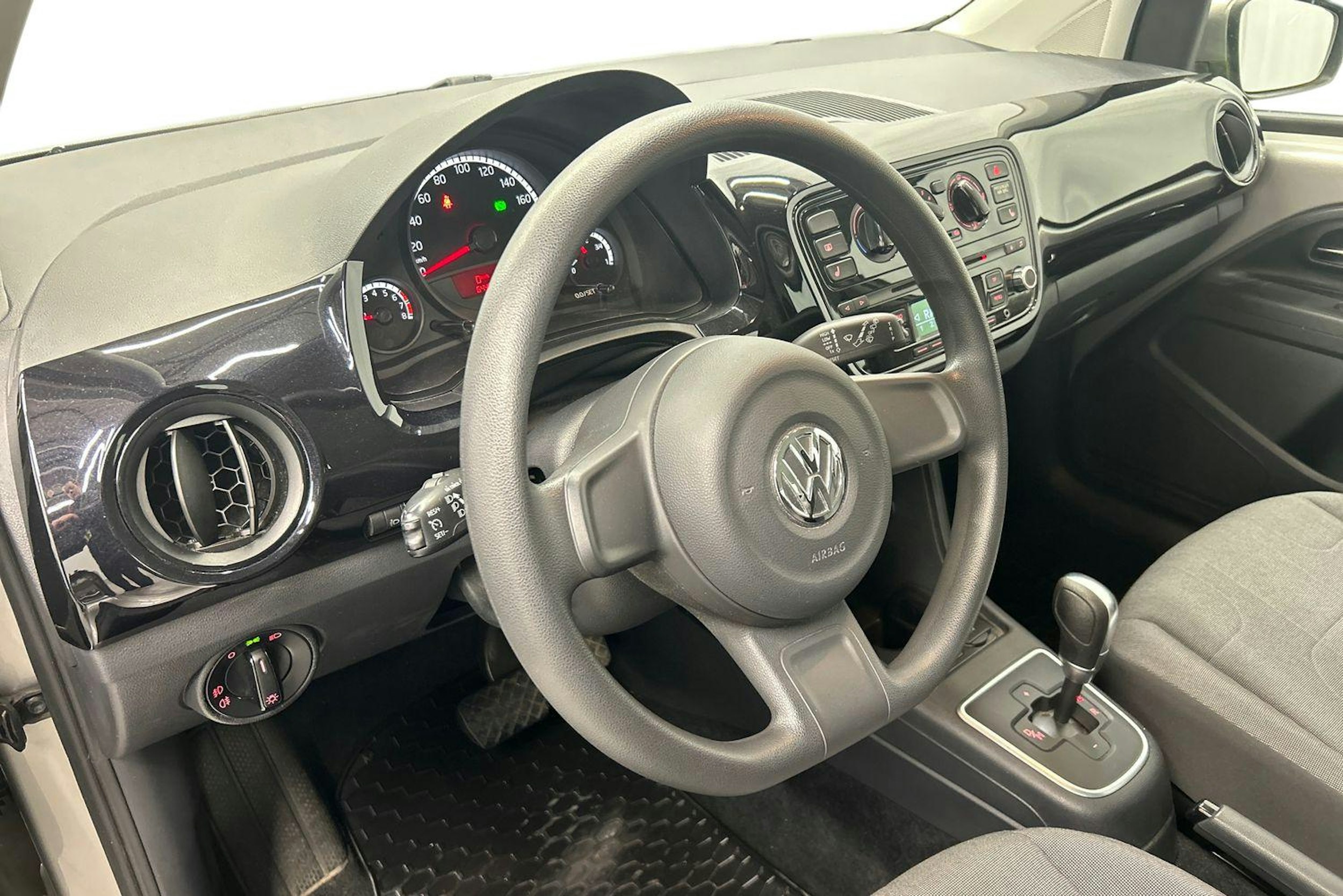 harmaa Volkswagen up! 2013 kuva 7.