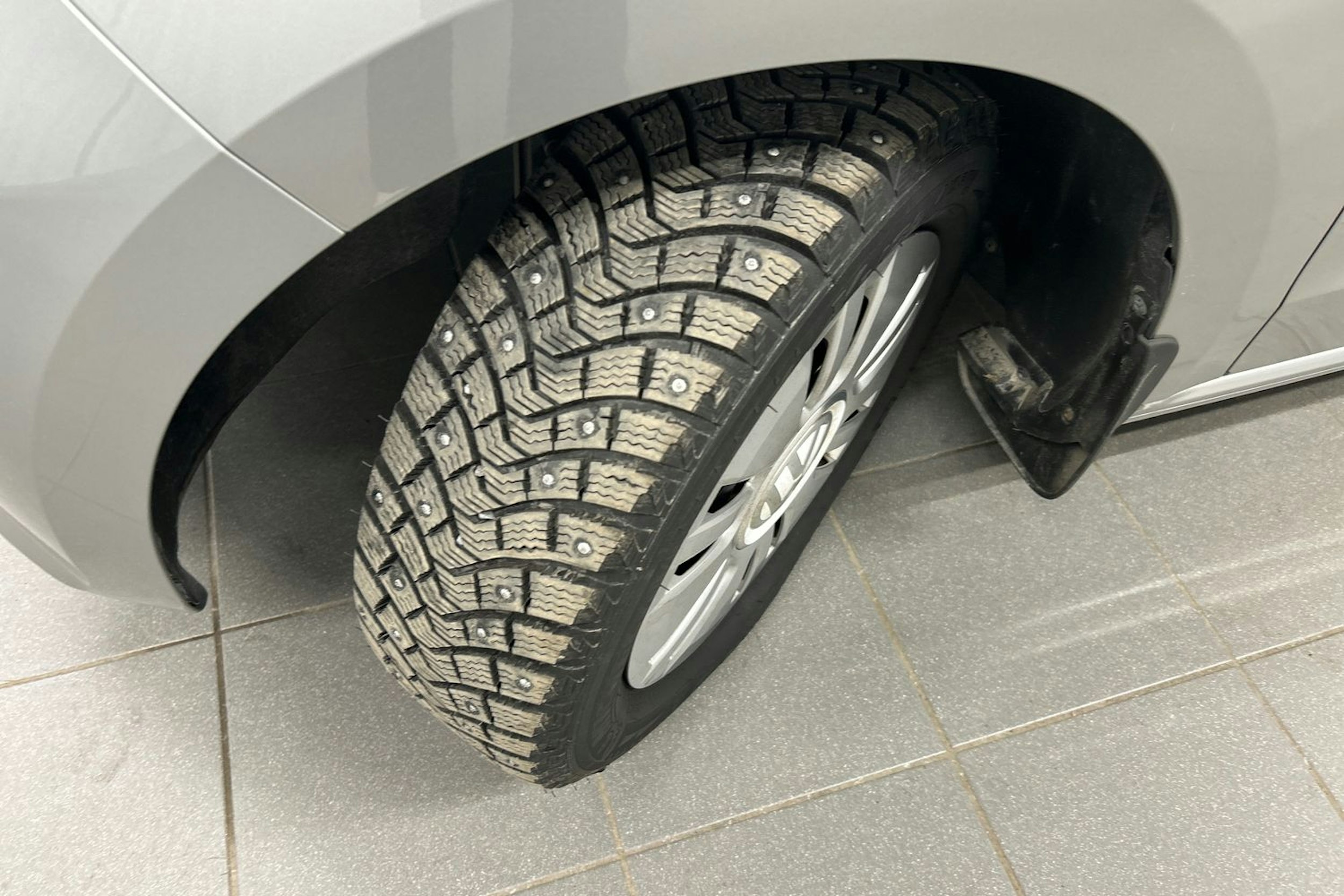 harmaa Volkswagen up! 2013 kuva 13.