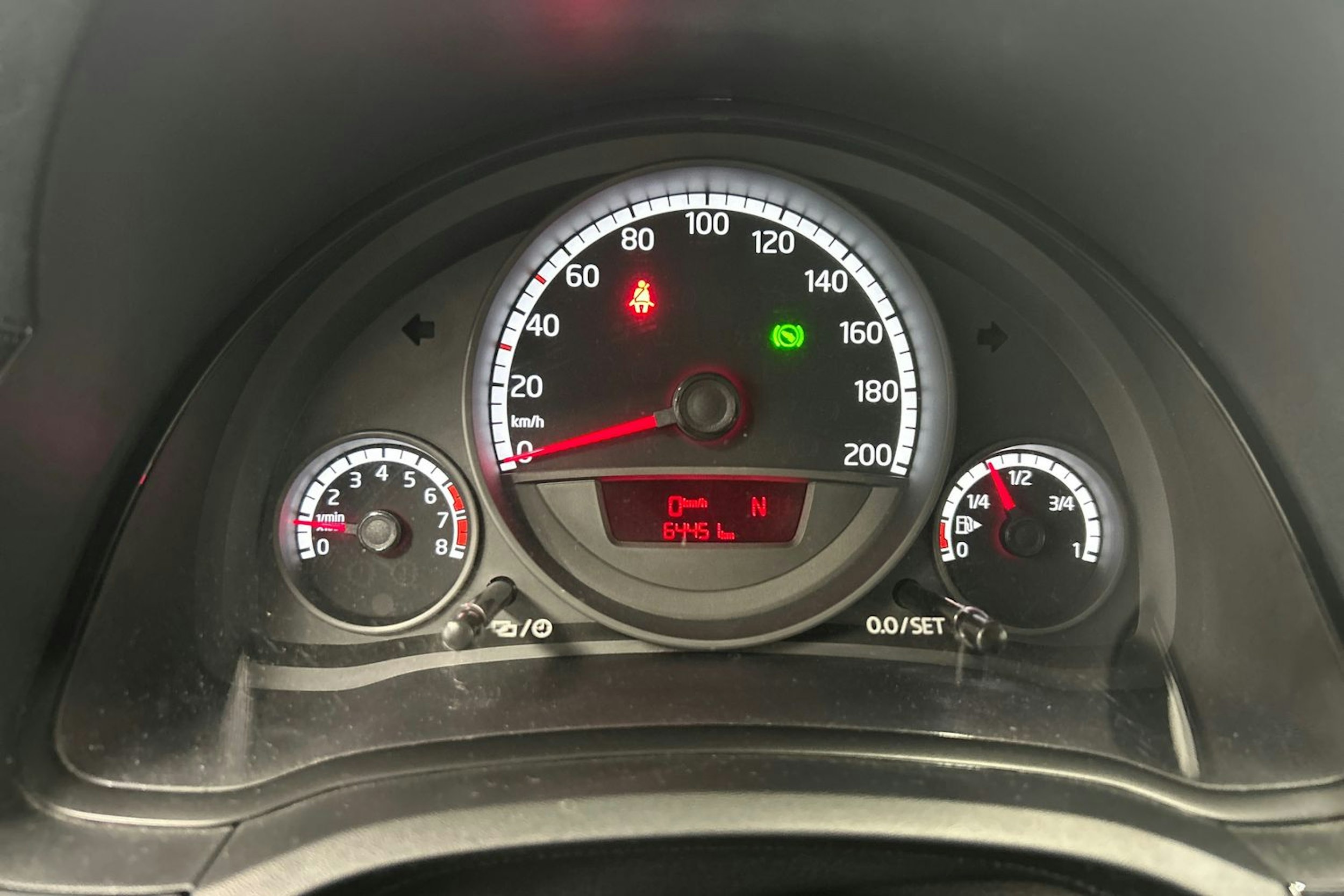 harmaa Volkswagen up! 2013 kuva 18.