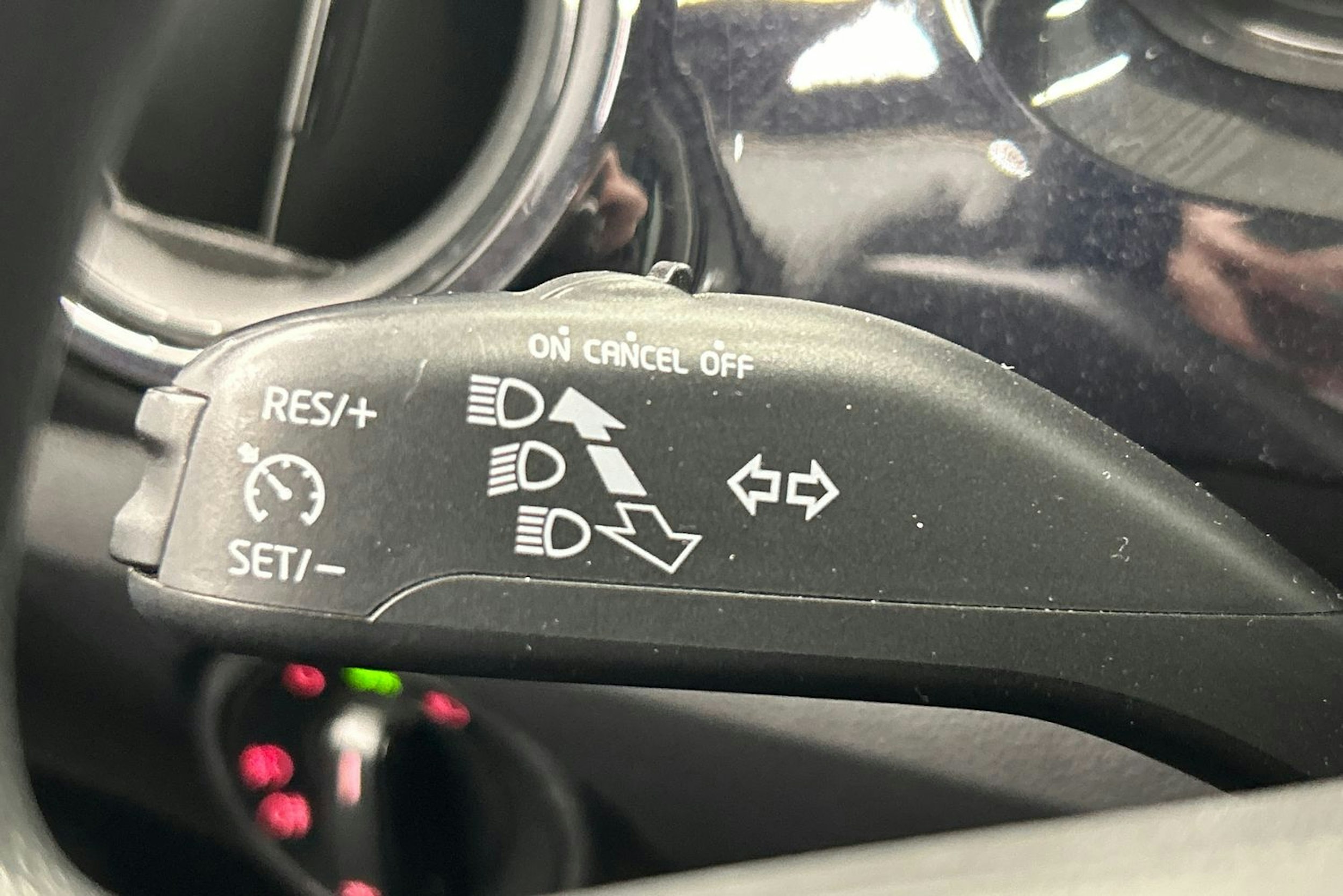 harmaa Volkswagen up! 2013 kuva 19.