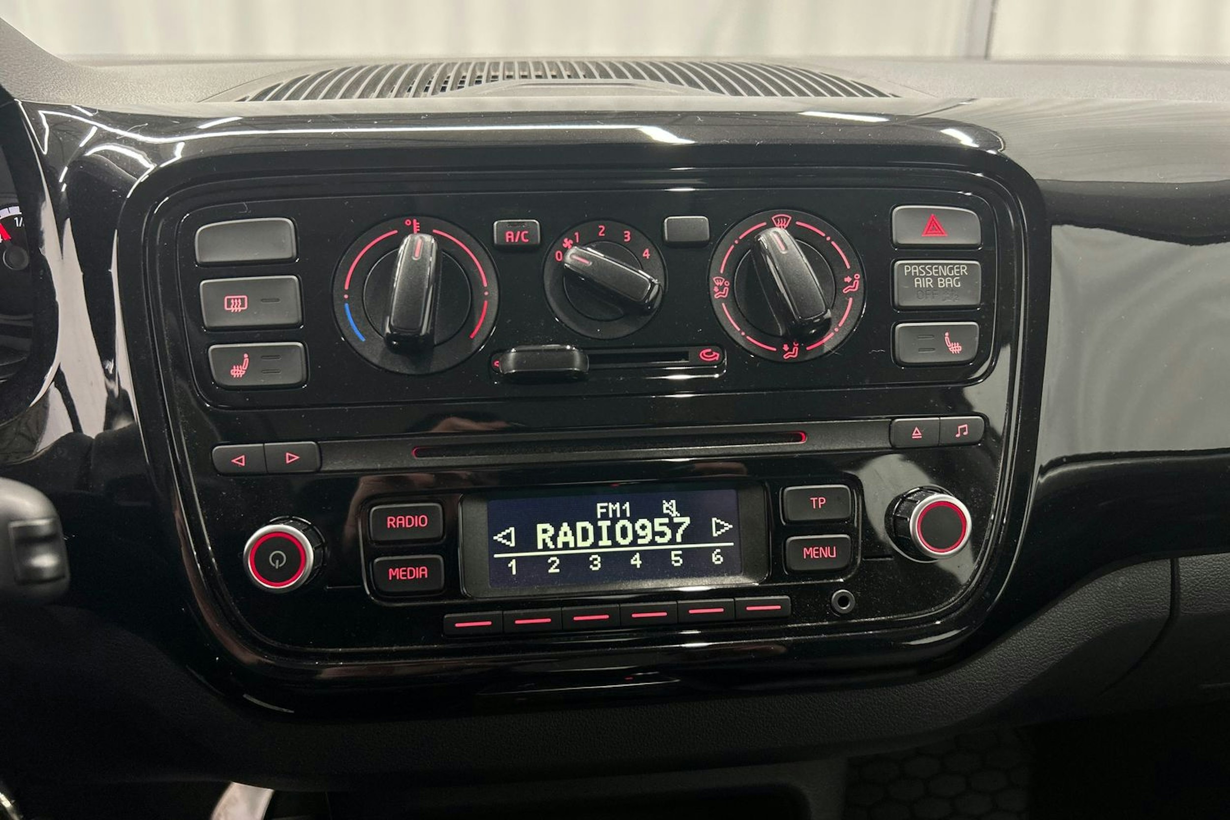 harmaa Volkswagen up! 2013 kuva 20.