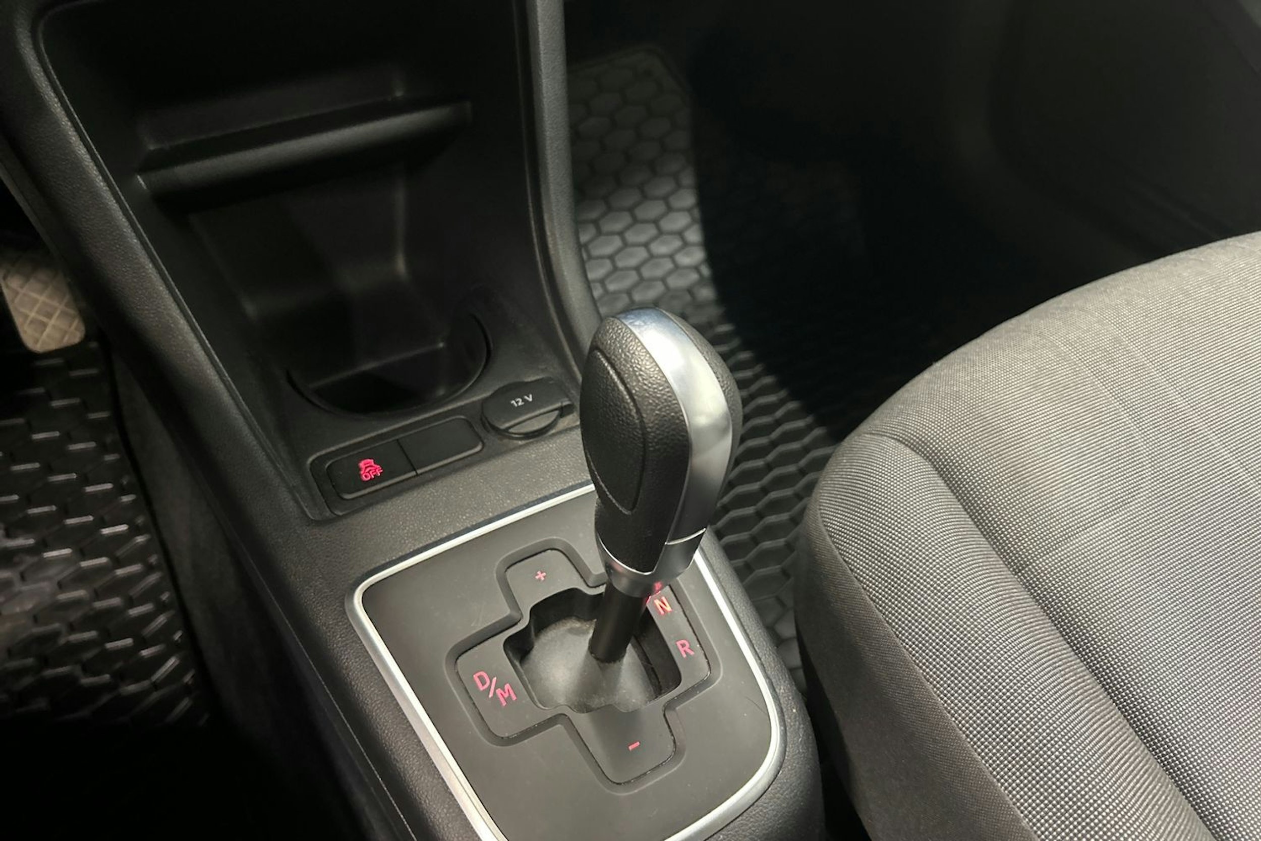 harmaa Volkswagen up! 2013 kuva 21.