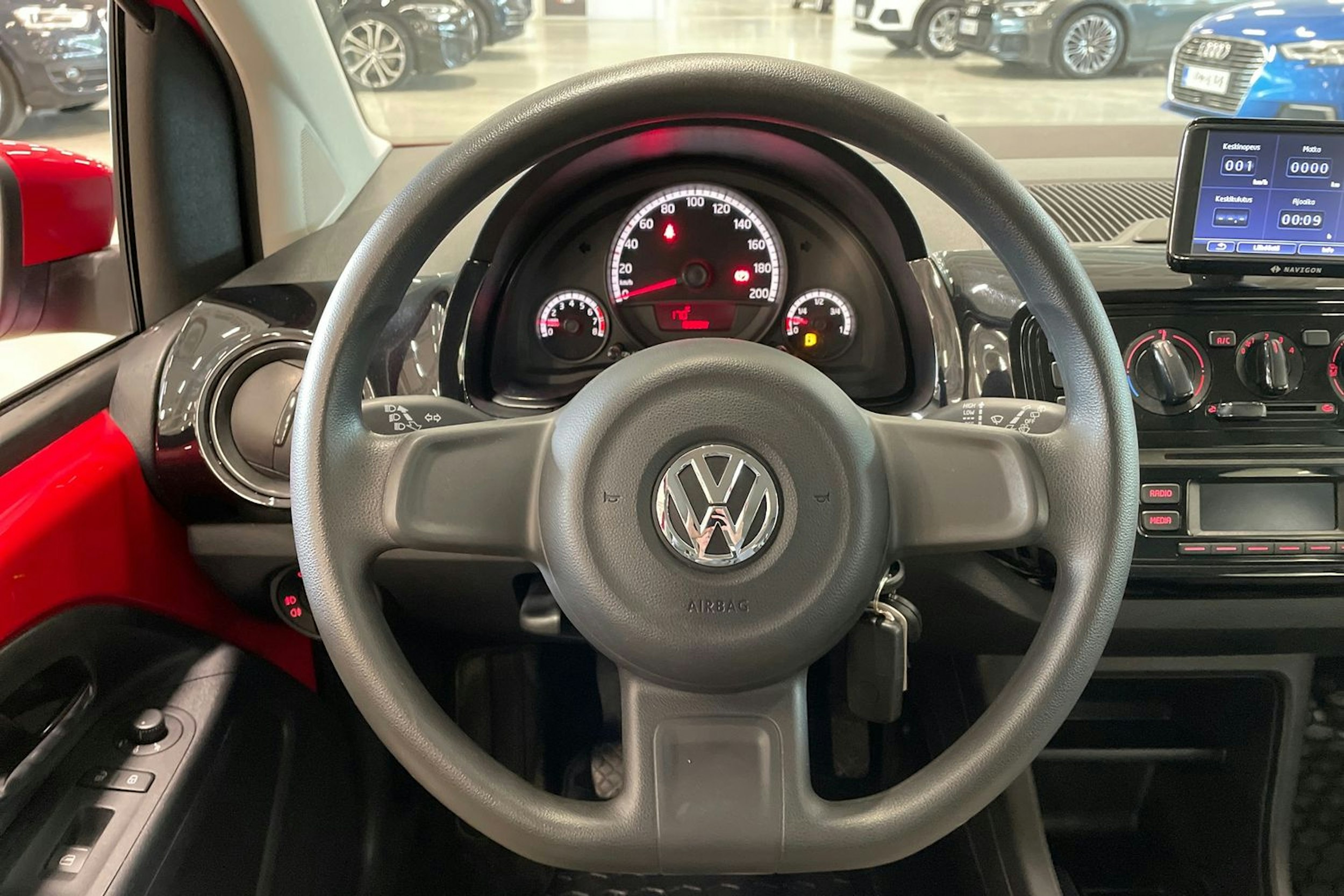 punainen Volkswagen up! 2013 kuva 16.
