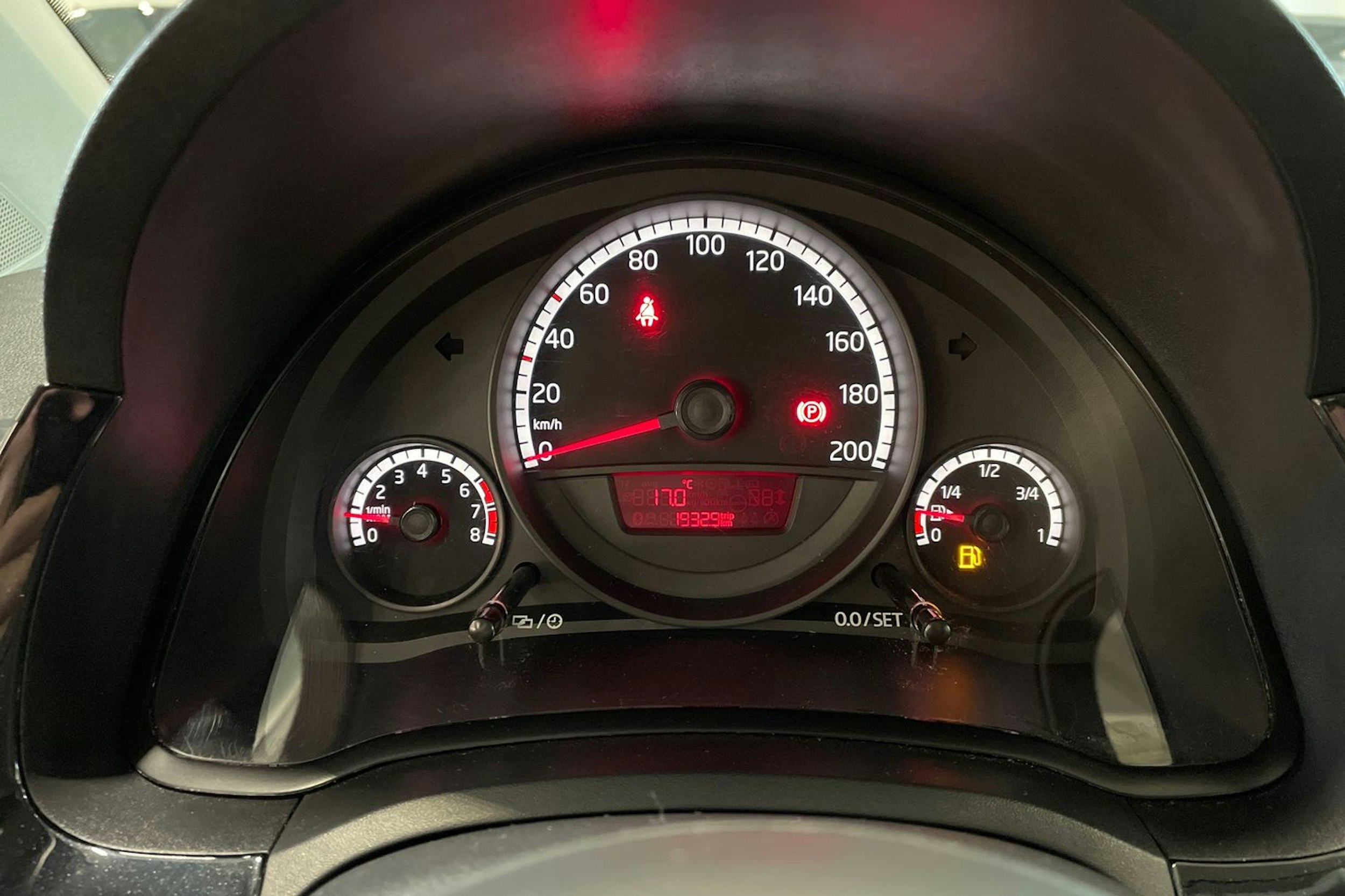 punainen Volkswagen up! 2013 kuva 17.