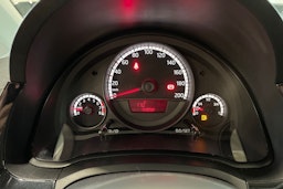 punainen Volkswagen up! 2013 kuva 17.