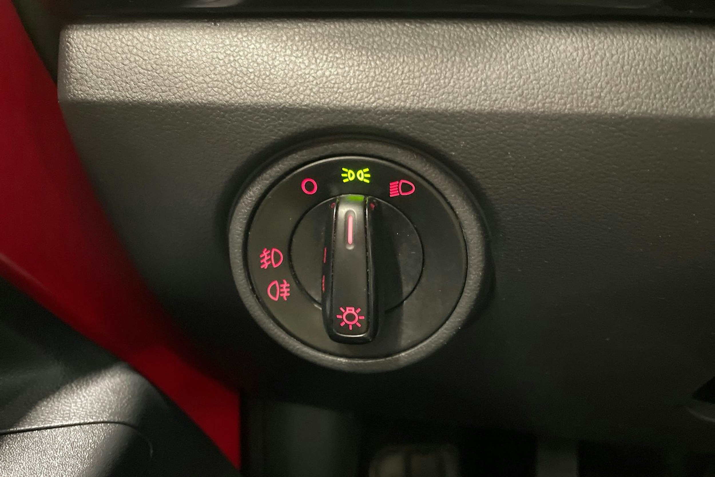punainen Volkswagen up! 2013 kuva 18.