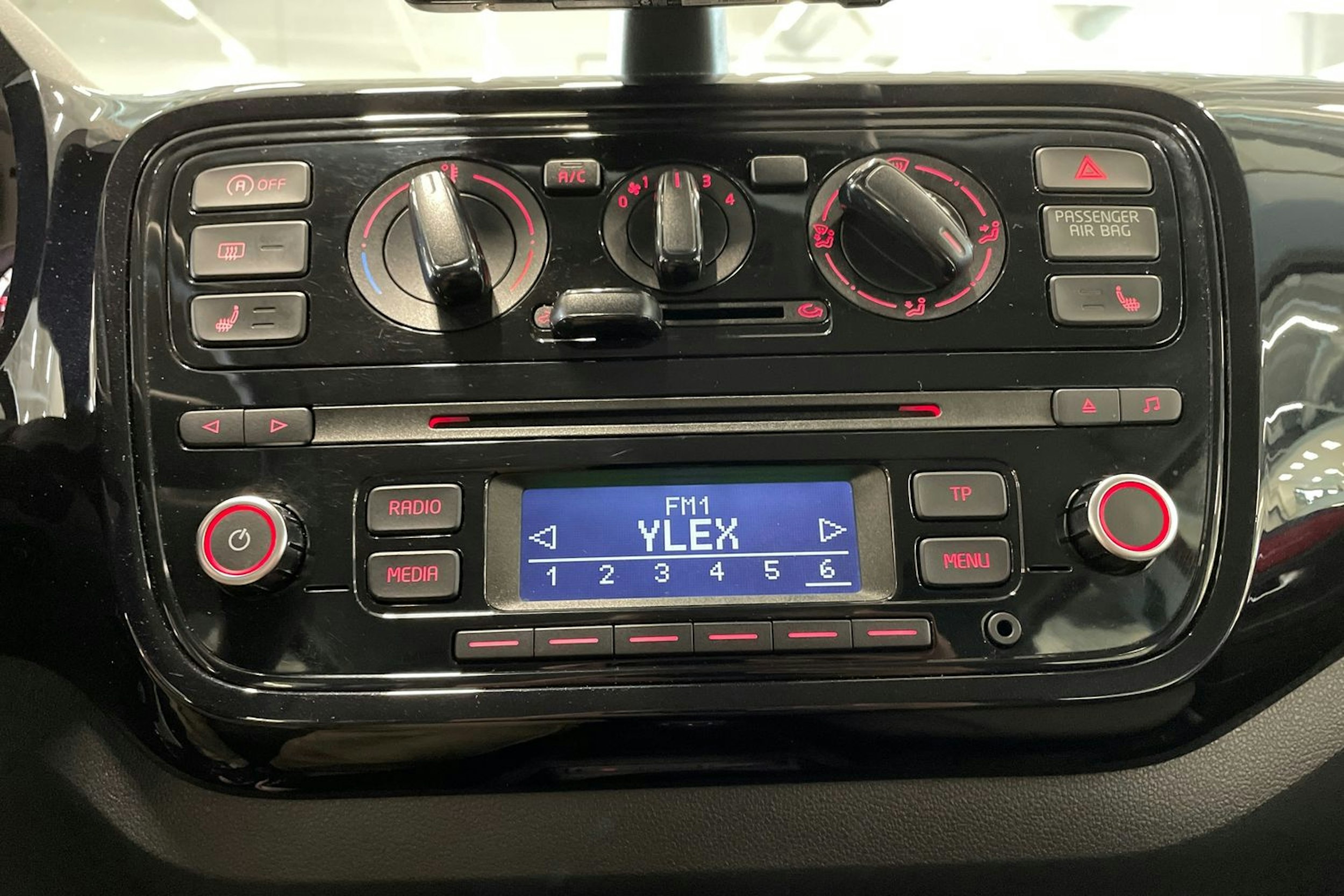 punainen Volkswagen up! 2013 kuva 21.