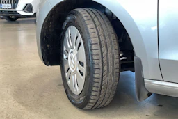 harmaa Volkswagen up! 2013 kuva 10.