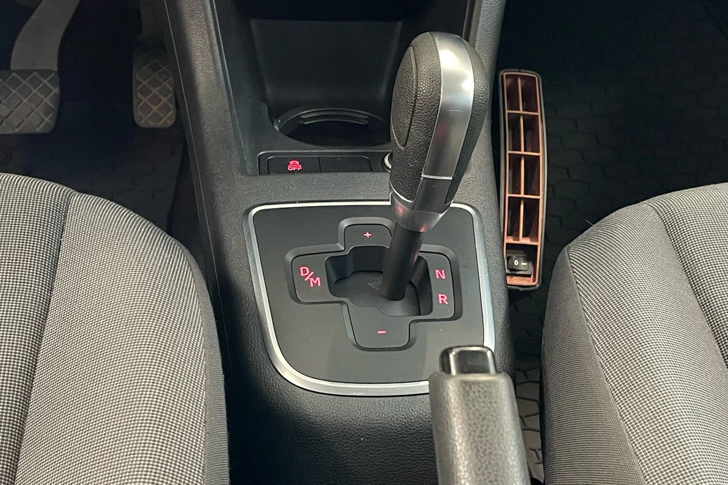 harmaa Volkswagen up! 2013 kuva 16.