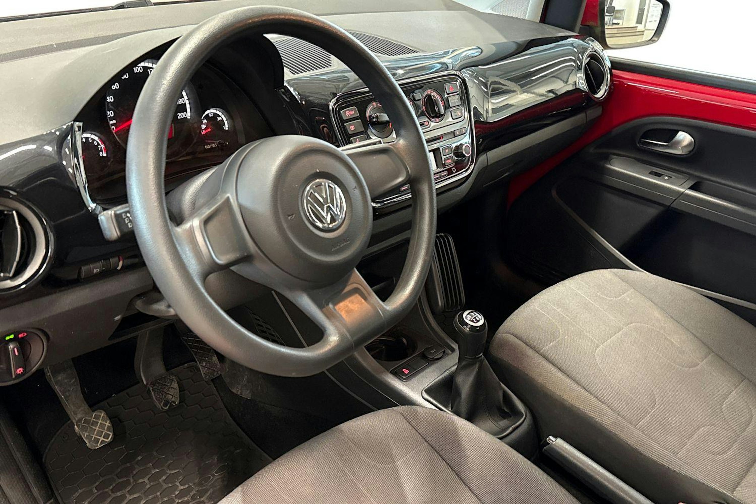 punainen Volkswagen up! 2014 kuva 7.