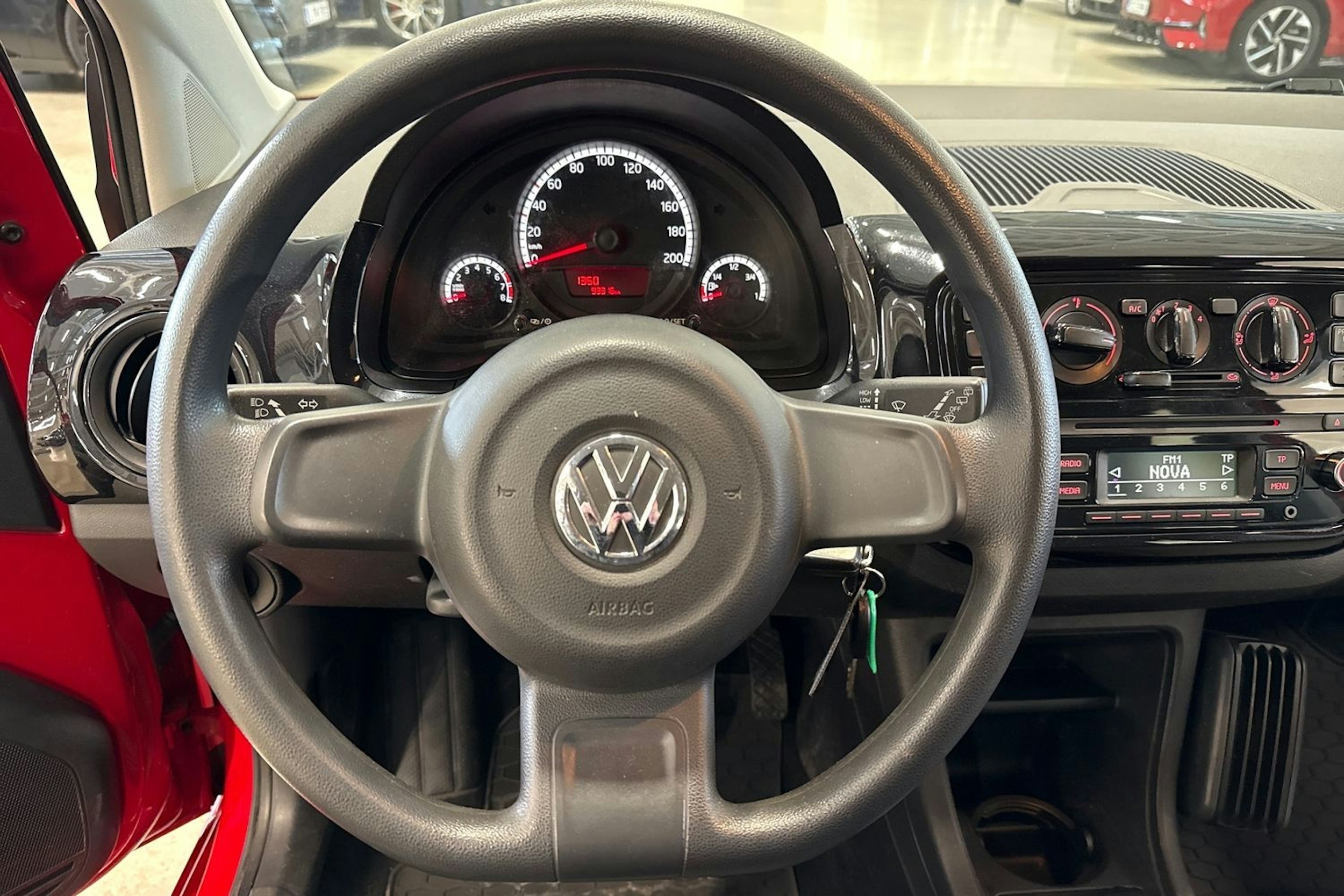 punainen Volkswagen up! 2014 kuva 17.