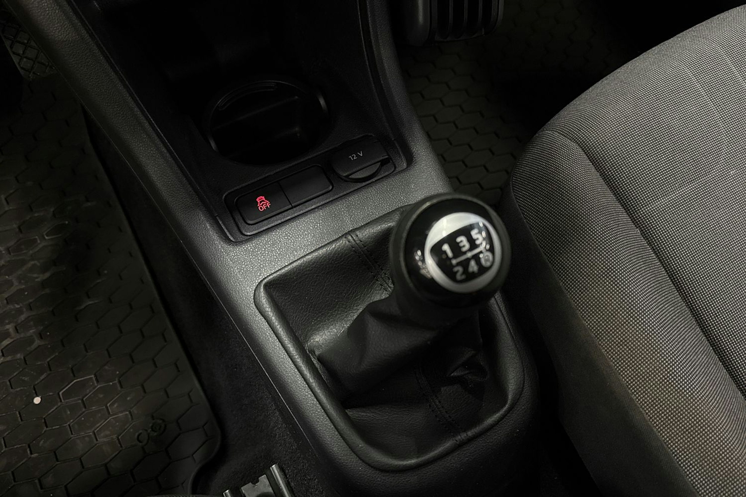 punainen Volkswagen up! 2014 kuva 19.