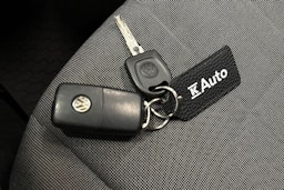 punainen Volkswagen up! 2014 kuva 21.