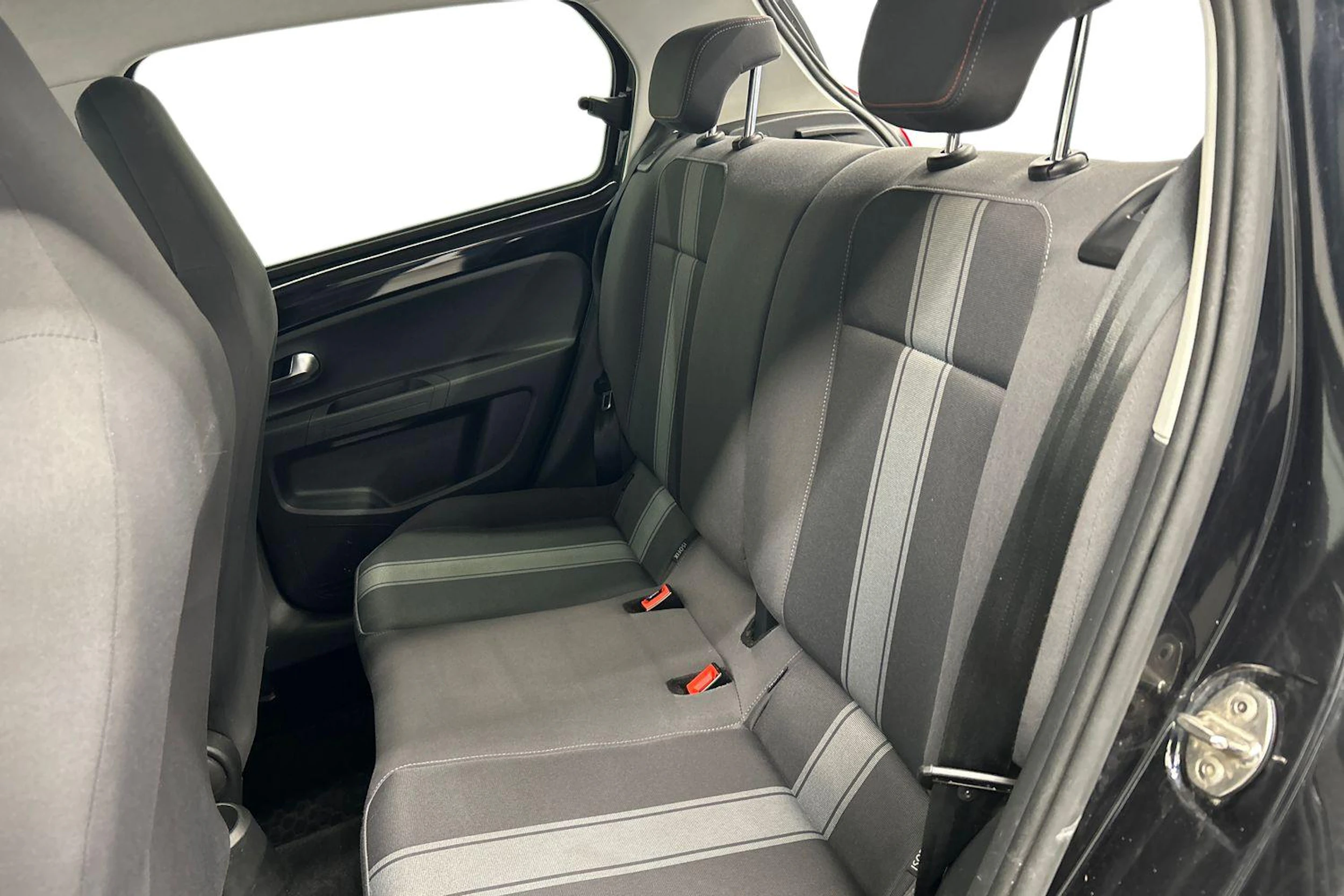 musta Volkswagen up! 2015 kuva 11.