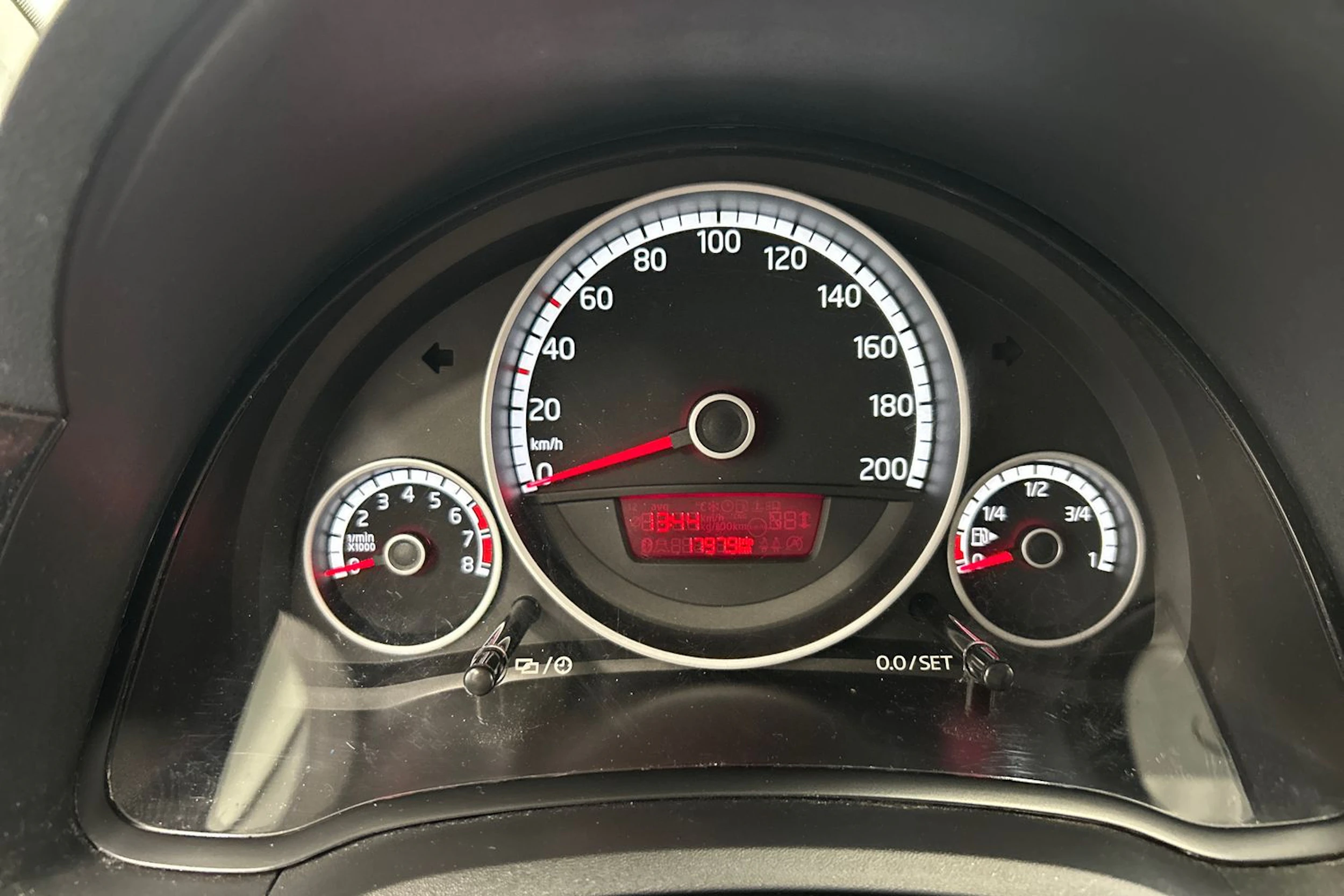 musta Volkswagen up! 2015 kuva 19.